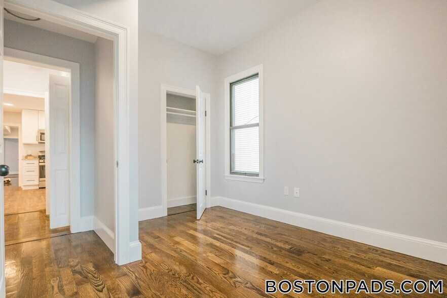 Building Photo - 344 Saratoga St