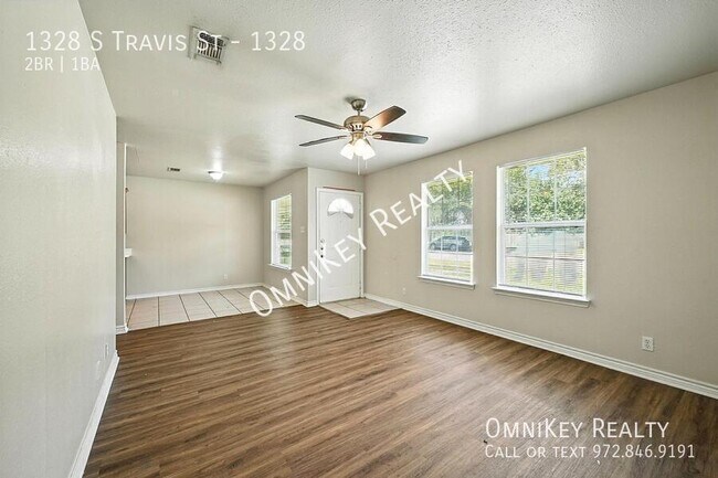 Building Photo - 1328 S Travis St
