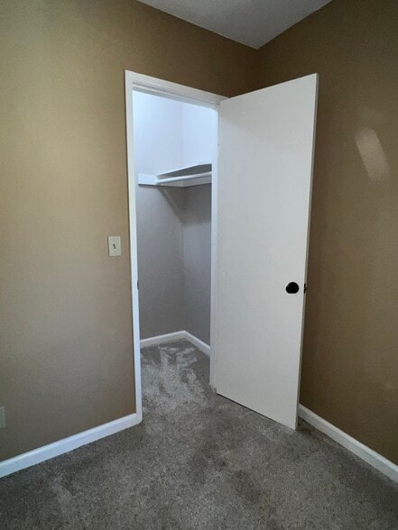 Small walk-in closet in master bedroom - 2516 Wanek Rd