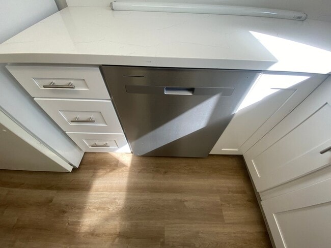 Building Photo - La Tierra Garden Apartment (29)