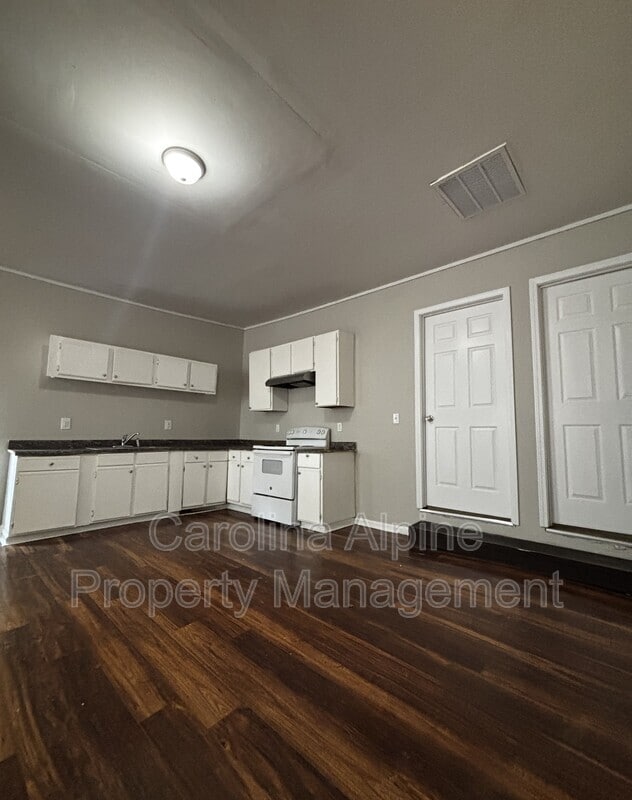 Building Photo - 1601 Collinston Dr
