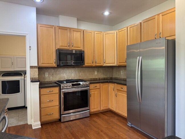 Building Photo - Brentwood 4BR Home