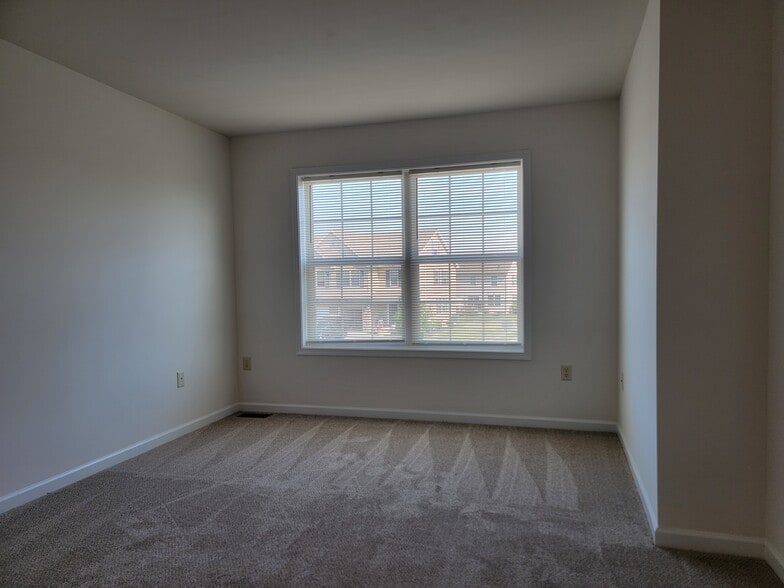 Building Photo - 402 Mount Olive Ln