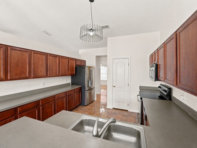 Building Photo - 6013 Brick Rd