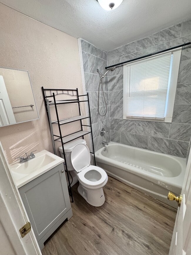 Building Photo - 341 E Henry St