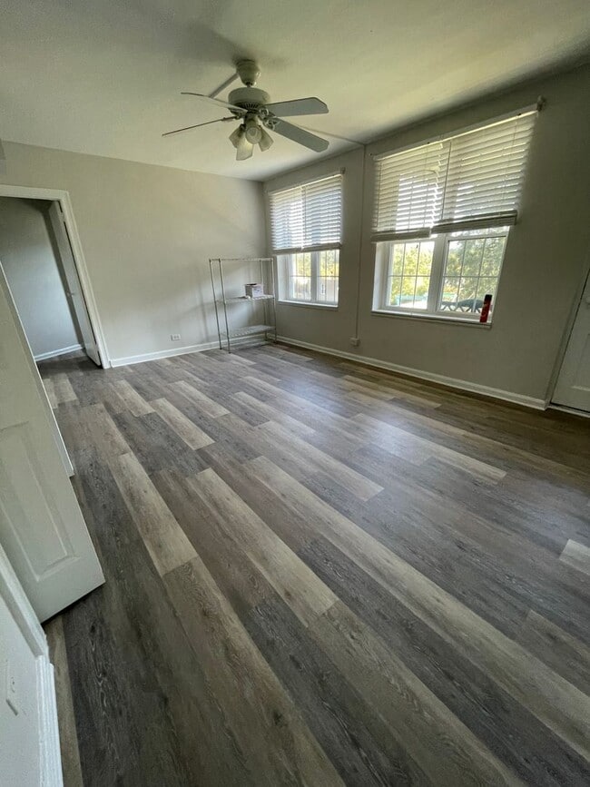 Building Photo - $500 off the First Months Rent!!!!! 1 Bedroom 1 Bath Condo at McDaniel Heights in the Heart of Hi...