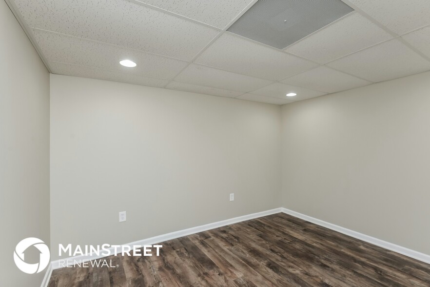 Building Photo - 650 Starlite Dr