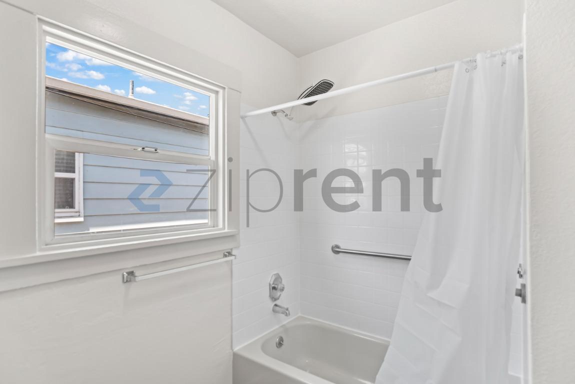 Building Photo - Unit