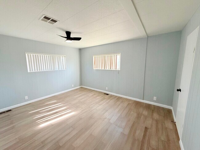 Building Photo - 64811 Thomas Ave