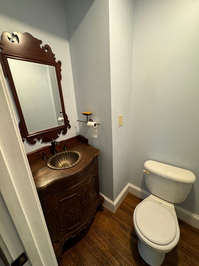 Building Photo - Beautifully Remodeled 4-Bedroom Home with ...
