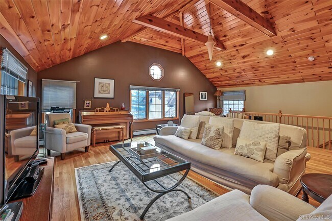 Building Photo - 16 Faraway Rd