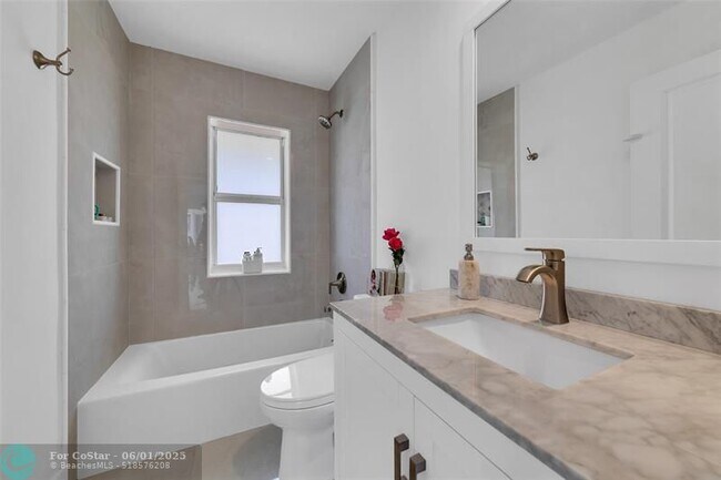Building Photo - 9585 Carousel Cir S