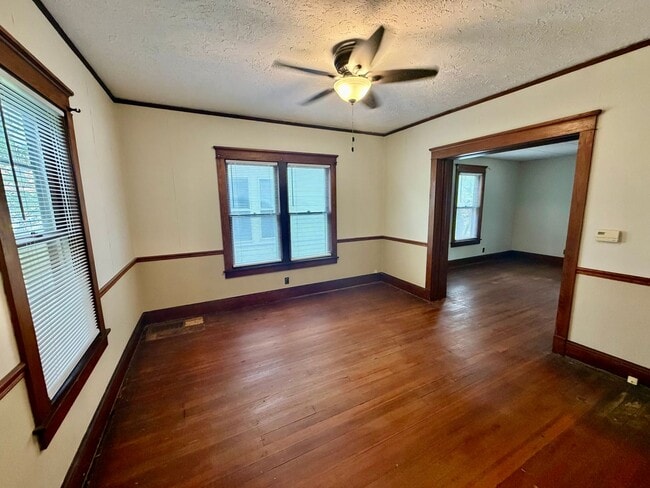 Building Photo - 311 E Beecher St