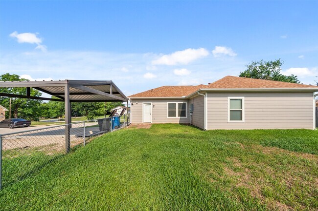 Building Photo - 14103 Overstreet Dr