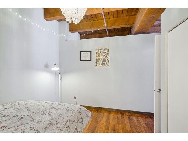Building Photo - 400 N 1st St