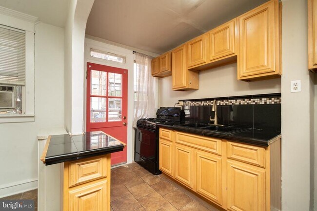 Building Photo - 111 Rosemar St