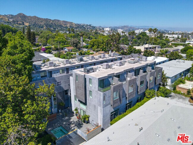 Building Photo - 1220 N Orange Grove Ave