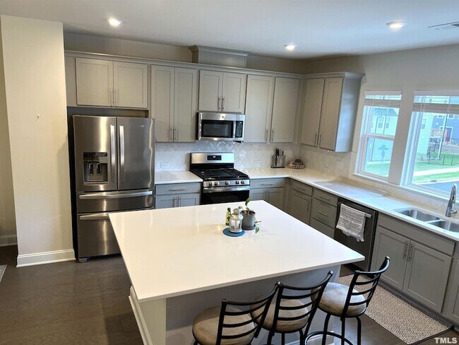 Building Photo - 822 Amley Pl