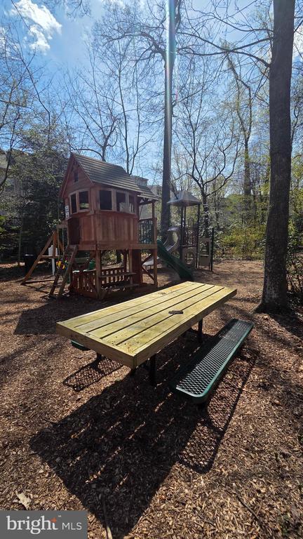 Building Photo - 223 Wintergull Ln