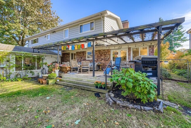 Building Photo - Bitter Lake Home