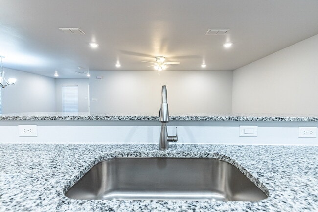 Building Photo - First full month's rent free!!!! / Brand N...
