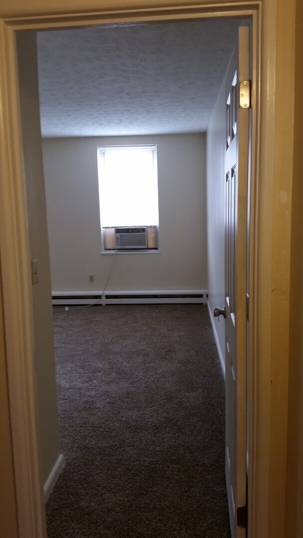 Building Photo - Town Home