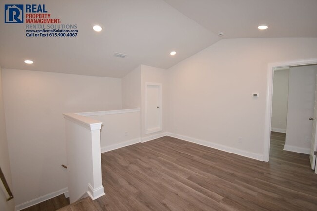 Building Photo - Gorgeous 4 bd home with attached garage! Neighborhood Pool!