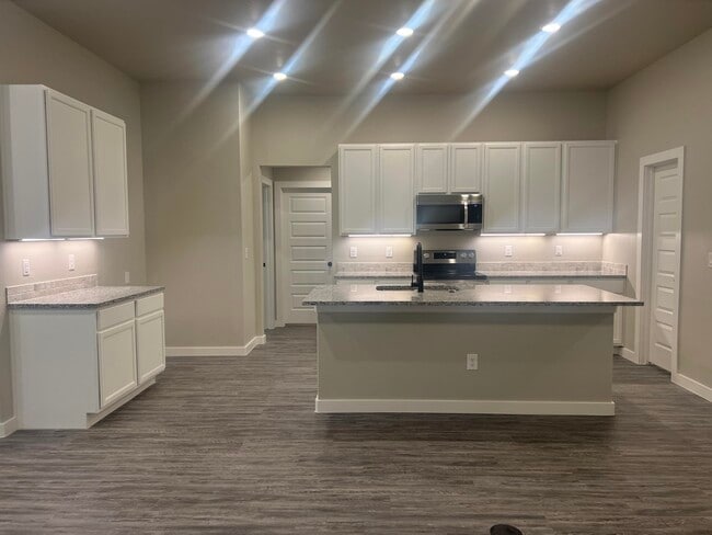 Building Photo - 1711 141st St