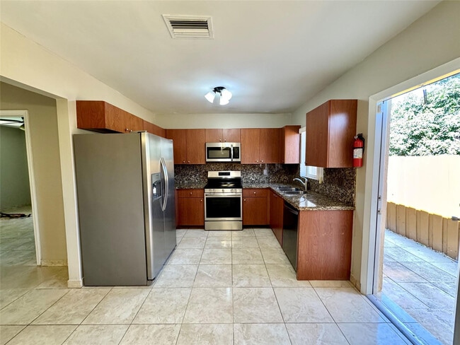 Building Photo - 6133 Buchanan St