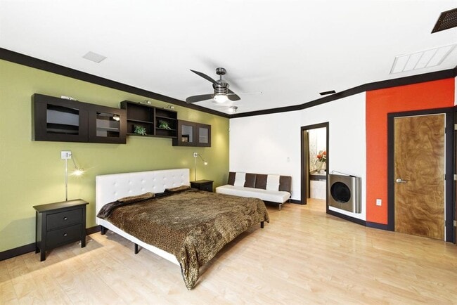 Building Photo - 1301 S 1st St