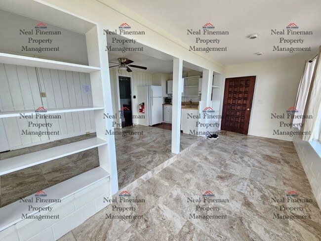 Building Photo - Studio/1 Bathroom Apartment. 60 steps walk up to the apartment. No parking. Rented as shown