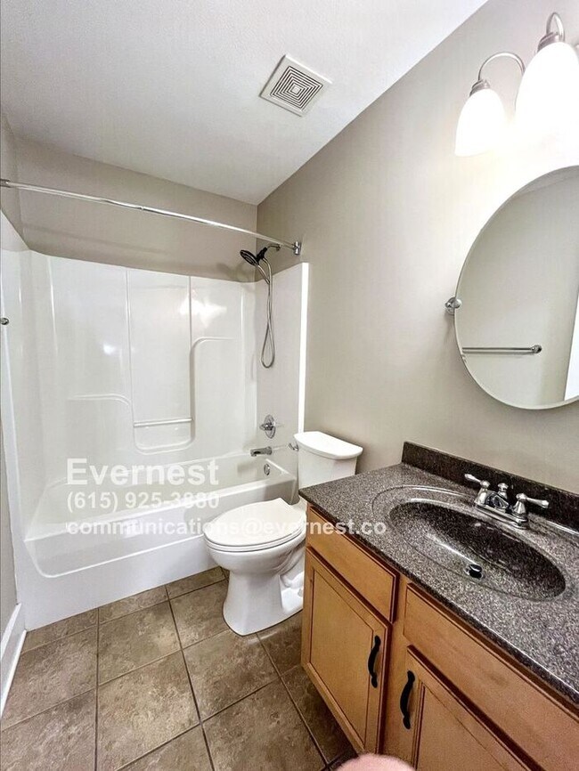 Building Photo - 5-Bedroom, 3-Bathroom Home with Modern Ame...