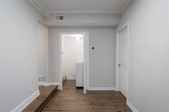 Building Photo - 3599 Lower Roswell Rd