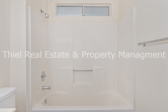 Building Photo - 2277 Knollwood Dr