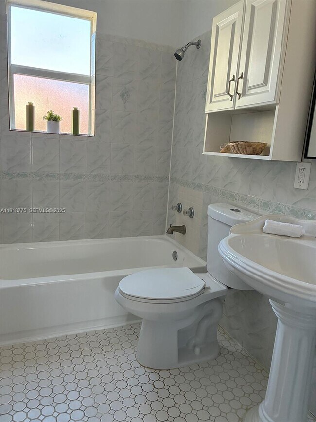 Building Photo - 750 NE 86th St