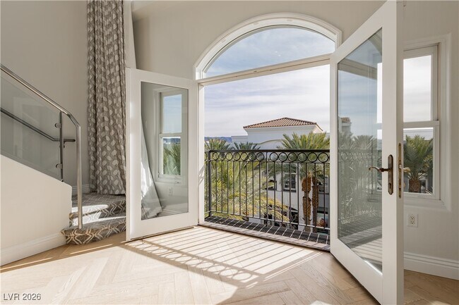 Building Photo - 2220 Village Walk Dr