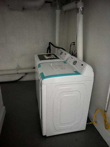 Building Photo - 500 Adams Ln