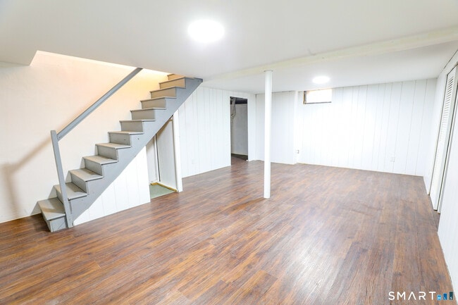 Building Photo - 105 Hyde Rd