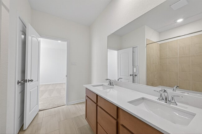 Building Photo - 8110 Shelter Bay Ln