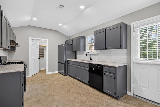 Building Photo - 2725 Valley Forge Dr