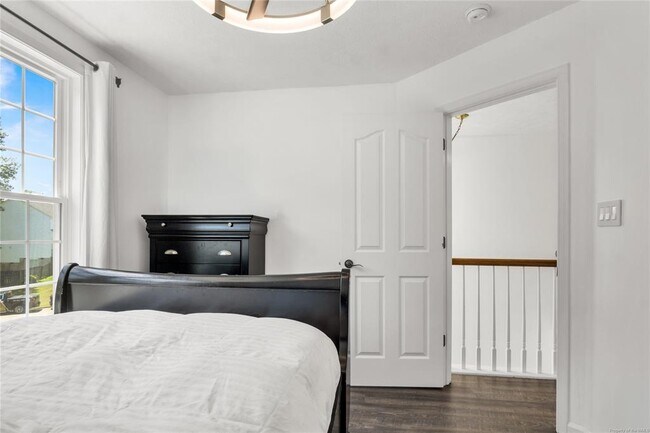 Building Photo - 717 Lantern Pl