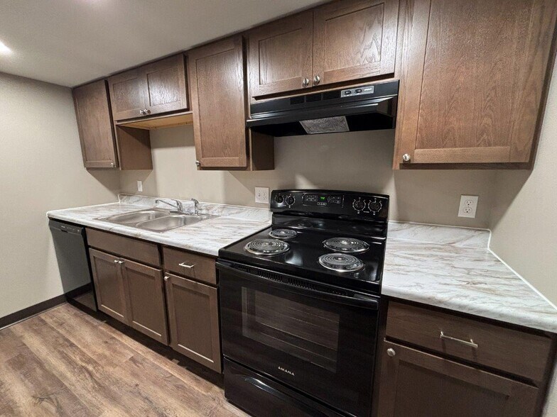 Building Photo - 510 US-14