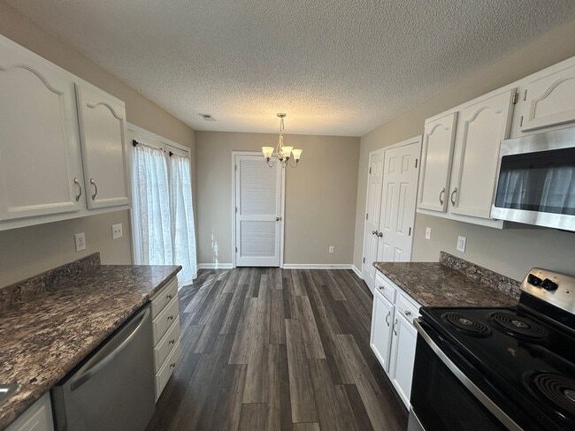 Building Photo - Ready to View! Updated 3/2 Home High Point...