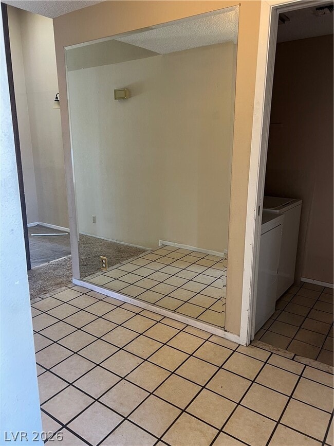 Building Photo - 2625 Lourdes Ave