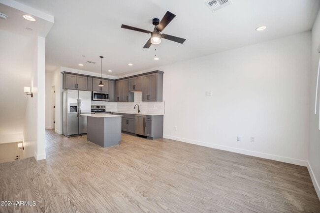 Building Photo - 3725 E Earll Dr