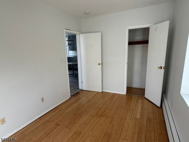 Building Photo - 114 Center St