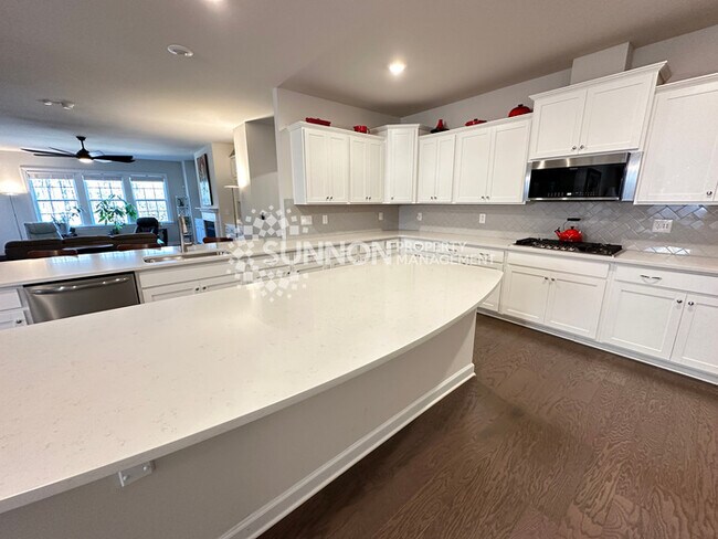 Building Photo - Gorgeous 3 Bed 3 Bath Home in Huntersville