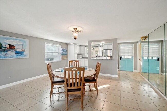 Building Photo - 5102 Blue Heron Dr