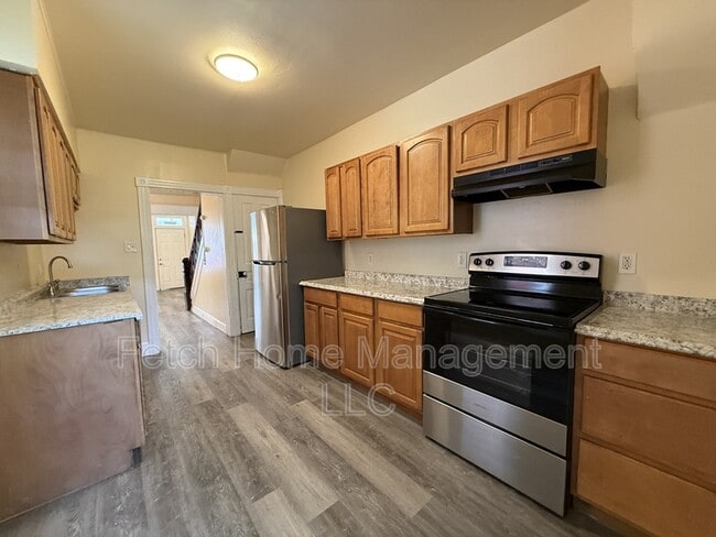 Building Photo - 830 Prangley Ave