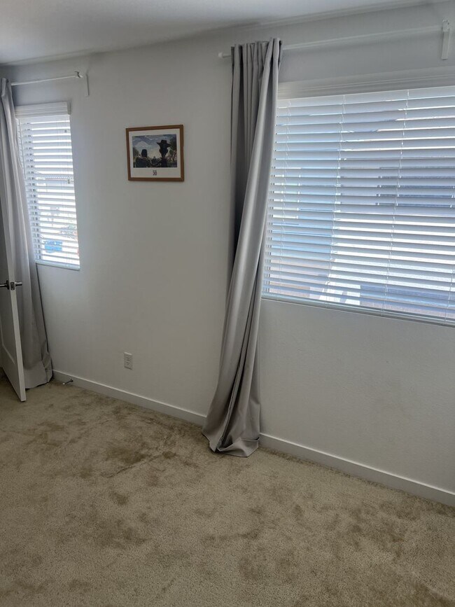Building Photo - A Fabulous 2 Bedroom, 2 Bathroom townhome ...
